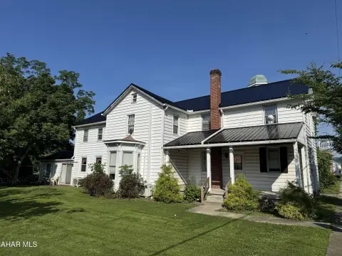 Well-Maintained Triplex on Half Acre