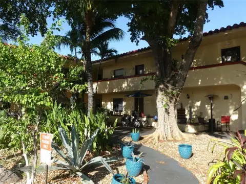 Wilton Manors Mixed-Use Multifamily Property