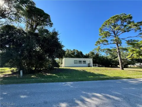 Commercial Land with Modular Office