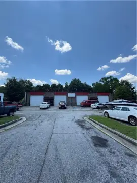 Loganville Automotive Shop with Bays