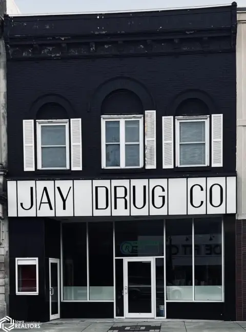 Shenandoah Commercial Building For Sale