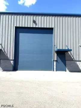 Warehouse Unit with Oversized Door