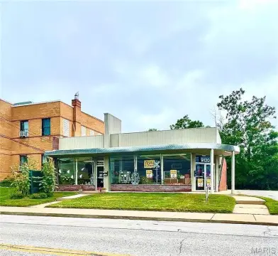 Overland Retail Space For Lease