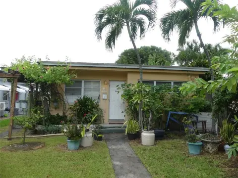 Hollywood Duplex: Value-Add Opportunity