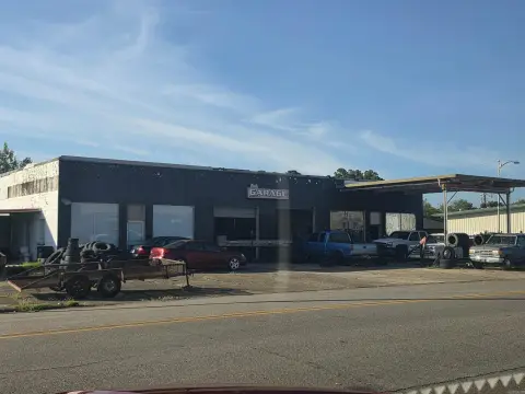 Corner Auto Repair Building