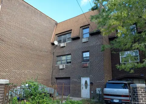 Six-Bedroom Duplex
