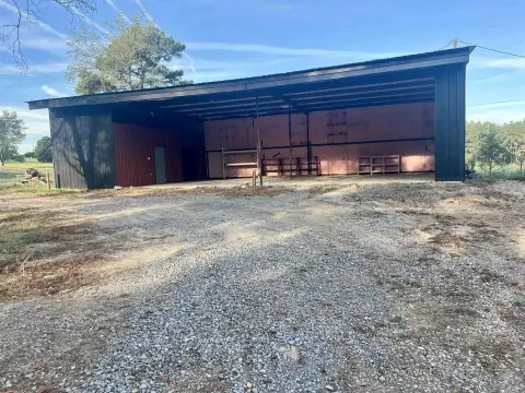 Covered-Bay Flex Space