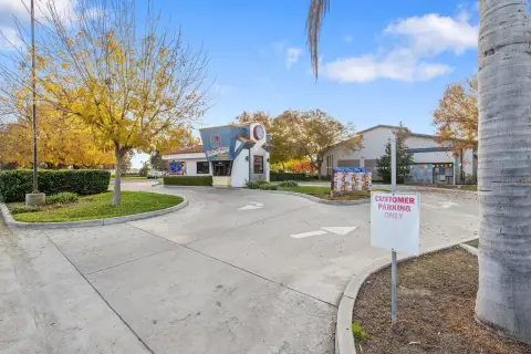 Visalia Drive-Thru Commercial Opportunity
