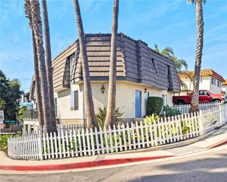3-Unit Triplex with Private Garages