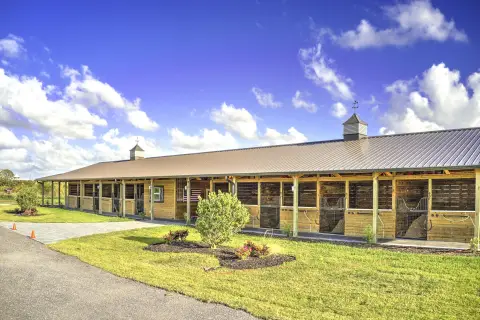 Equestrian Facility in Rustic Ranches