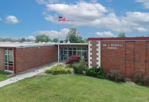 Former School with Adaptable Layout