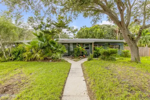Beachside Duplex with Garages