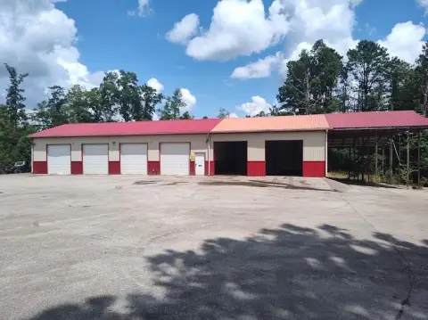 Morehead Commercial Building with Bays