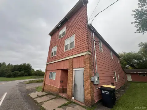Mixed-Use Building with Apartment