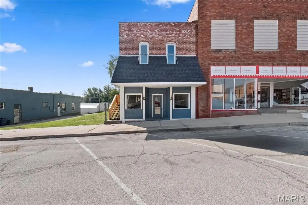 318 Broadway St, Elsberry, MO 63343