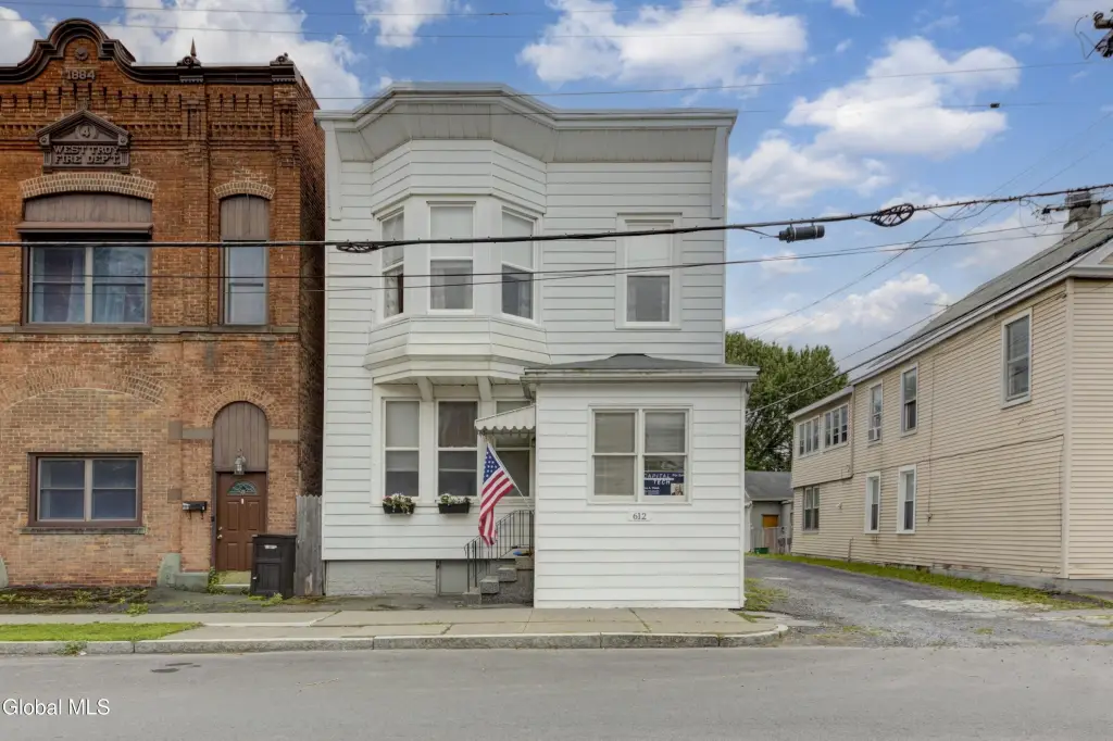 612 20 3 St, Watervliet, NY 12189
