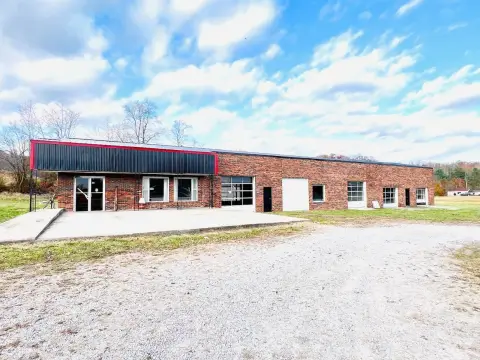 Commercial Building on 1.26 Acres