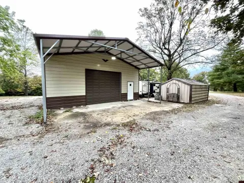 West Plains Acreage with Shop