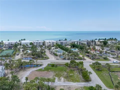 Sanibel Buildable Lot Near Beach