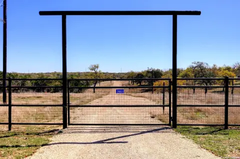 48 Acres Between Fredericksburg & Kerrville
