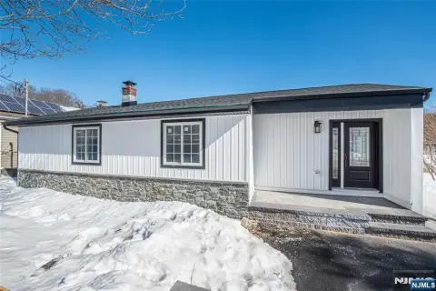 Renovated Lakefront Ranch in West Milford