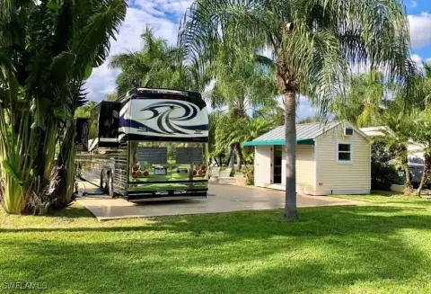 RiverBend Motorcoach Resort Lot