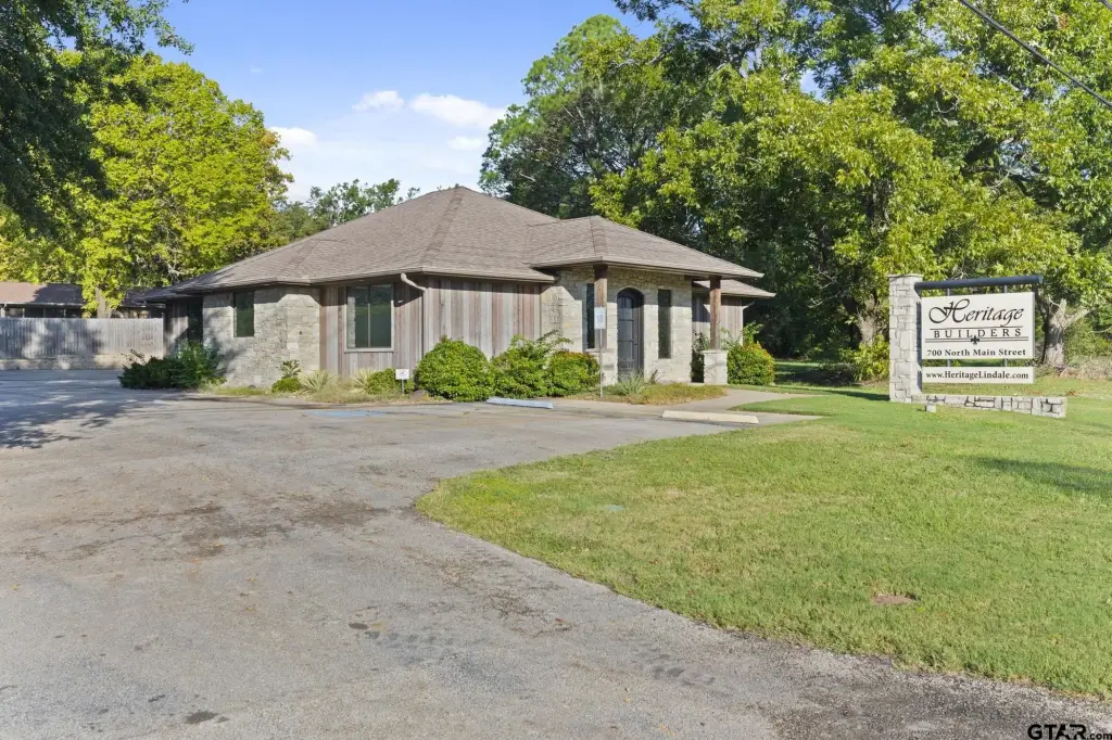 700 N Main St, Lindale, TX 75771