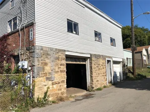 Unique Automotive Garage in Mt. Washington