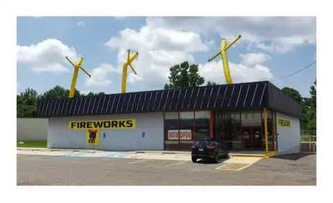 Retail Building on Greenwood Road