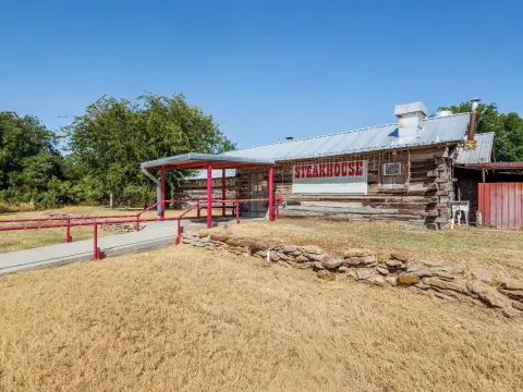 Restaurant Building with Highway Frontage