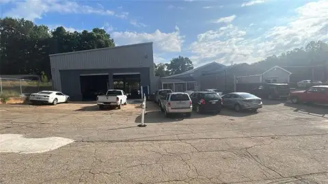 Buford Auto-Service Facility For Rent