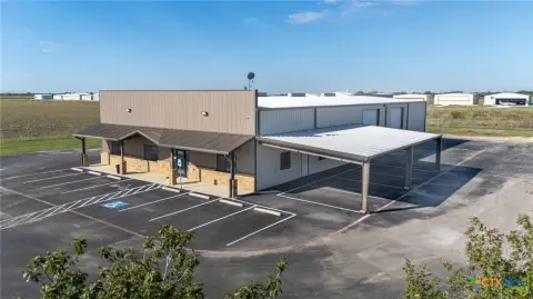 Flex Facility with Fenced Yard