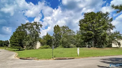 Residential Lot in Lindsey Estates