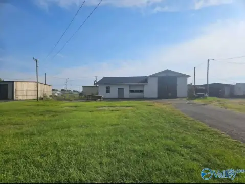 Commercial Shop in Albertville, AL