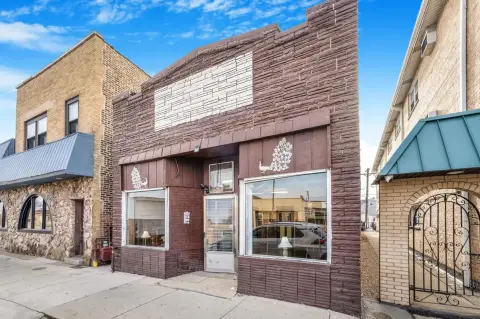 Mixed-Use Property in Archer Heights