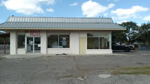 Restaurant with Drive-Thru on Highway