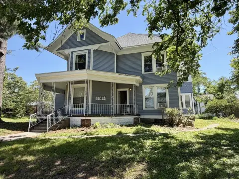 Historic Apartment Building with 6 Units