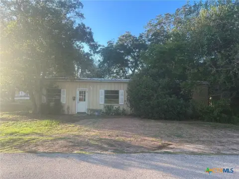 4-Unit Property with Cottages