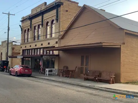 Retail Building with Warehouse Space