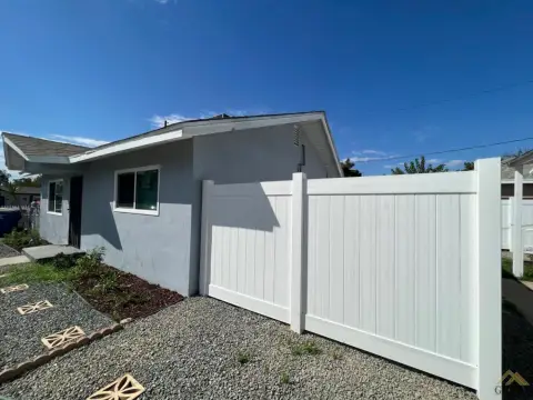 Remodeled Triplex Near Freeway Access