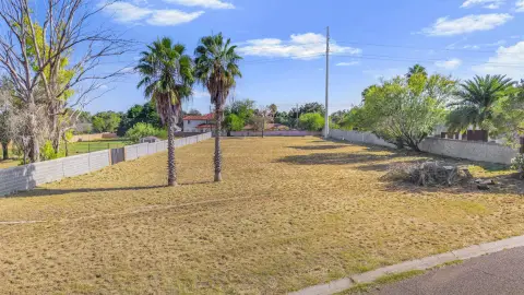 Residential Land in Laredo, TX