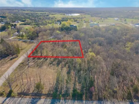 Camdenton Wooded Lot with Amenities