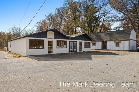 Versatile Commercial Property in White Cloud