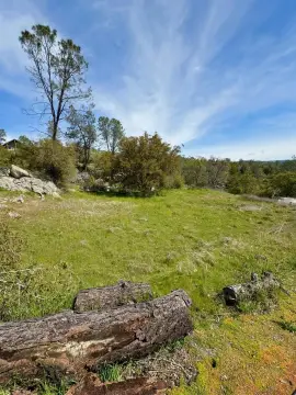 Land in Yosemite Lakes Park