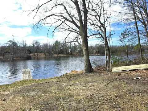 Buildable Lot on No-Wake Lake