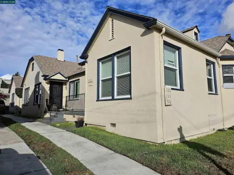 Oakland Triplex with Income Potential