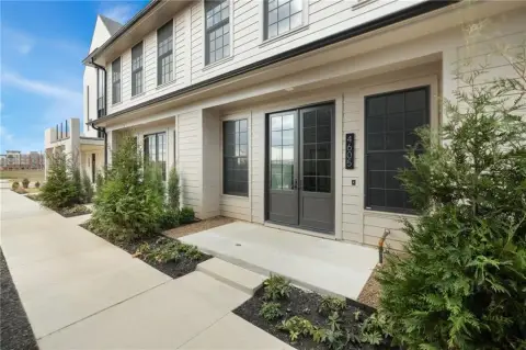 Mixed-Use Townhome in Rogers, AR