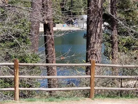 Lakeside Corner Lot in Crestline