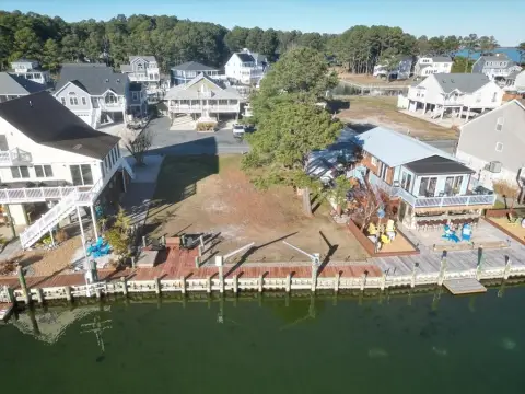 Canal-Front Lot in Captain's Cove