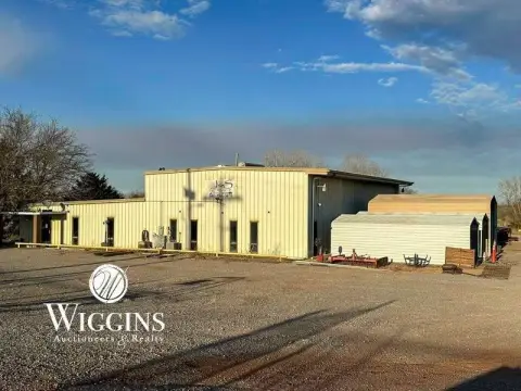 Commercial Building on Highway 81